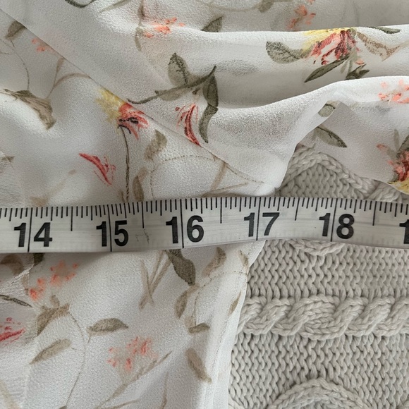 White House Black Market Floral White Blouse Women’s Size 0 - Picture 15 of 16